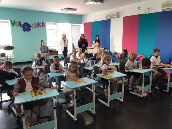 Ученики из Украины поздравляют украинских и польских учителей с профессиональным праздником — фото 2