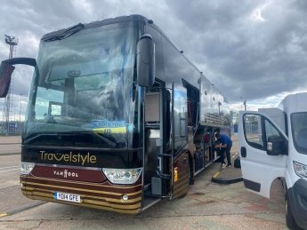 Українці можуть безкоштовно доїхати автобусом з Польщі до Британії — фото 1