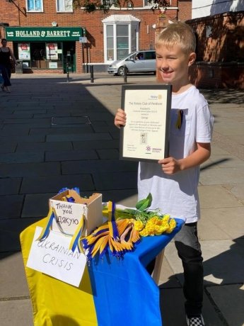 Десятирічний британець зібрав сотні фунтів для українських біженців — фото 1
