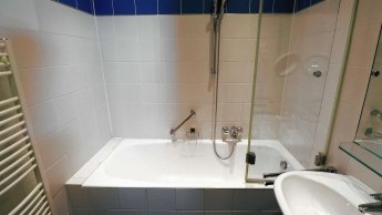 Українських біженців заселяють до елітного готелю у центрі Відня — фото 2