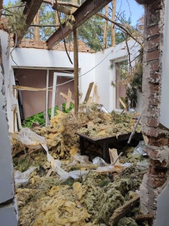 «Мріємо повернутися додому і відбудувати наш дім» - історія родини біженців з Київщини, будинок якої розбомбив російський снаряд — фото 3