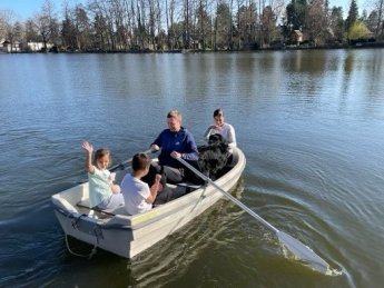 «Мріємо повернутися додому і відбудувати наш дім» - історія родини біженців з Київщини, будинок якої розбомбив російський снаряд — фото 4