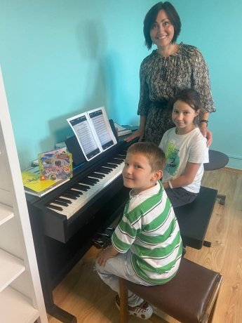 Ученики из Украины поздравляют украинских и польских учителей с профессиональным праздником — фото 3