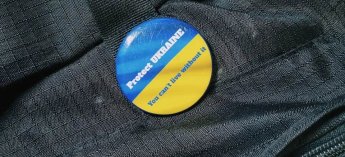 В Берлине украинца избили из-за значка с флагом — фото 1