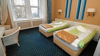 Українських біженців заселяють до елітного готелю у центрі Відня — фото 1