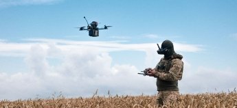Оператор БПЛА ЗСУ запускає дрон
