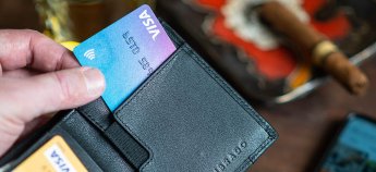 Нацбанк ввел ограничения на расчет валютными картами за границей