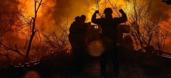 Артилерія ЗСУ стріляє по ворогам