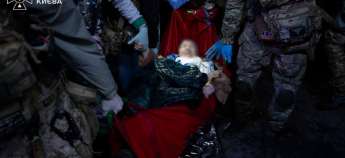 ДСНС рятують людину у Києві після атаки РФ