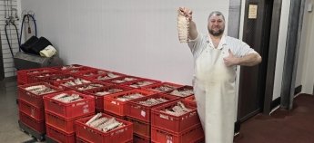 Віктор Радченко відвантажує м'ясо замовникам