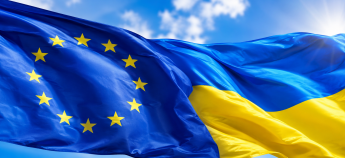 Європейський та український прапори