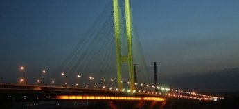 Міст через Дніпро у Києві