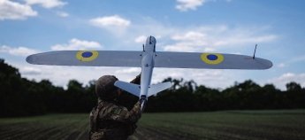 Боєць ЗСУ запускає дрон