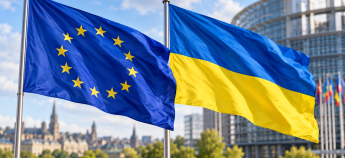 Прапори ЄС та України