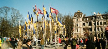Украинские беженцы в Латвии: где они работают, сколько получают и почему прячутся