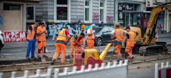 Сколько лет в течении жизни работают жители стран ЕС