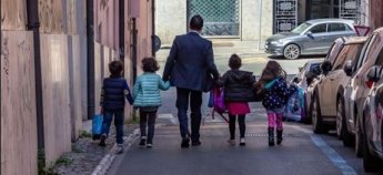 Як українцям за кордоном захистити своїх дітей від поліції  та настирливих соціальних служб