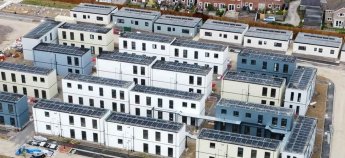 “Это похоже на тюрьму”: жители британского города протестуют против домов для украинских беженцев