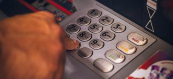 Снять деньги в банкомате в Польше становится дороже