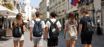 Українські діти на вулиці Братислави