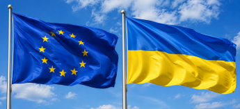 Флаги ЕС и Украины