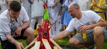 В Нидерландах сожгли Кремль и собрали деньги для украинских больниц