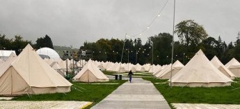 Українські біженці в Ірландії зустрінуть Різдво у наметах