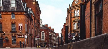 Тысячи украинских беженцев в Великобритании могут оказаться на улице