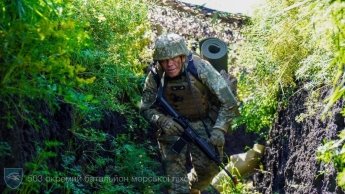 Штурмовик ЗСУ в окопі
