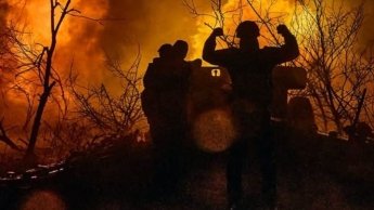 Артилерія ЗСУ стріляє по ворогам