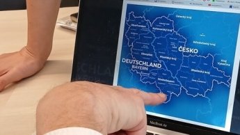 Карта Чехії та ФРН на моніторі