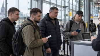Українці на паспортному контролі у ФРН