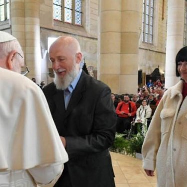 Папа Римський зустрівся з українськими біженцями в Угорщині