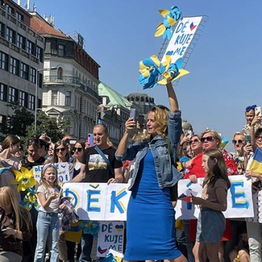 Власти Чехии просят украинских беженцев пройти опрос