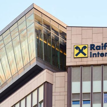 Банки групи Raiffeisen припиняють викуп гривні у біженців із 25 липня