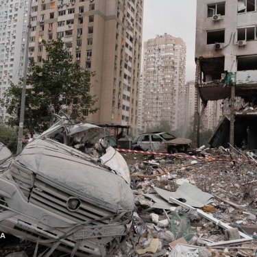 Разрушенная высотка в Киеве после атаки РФ 6 июля