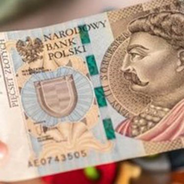 Скільки грошей заощаджують українці в Польщі: дослідження