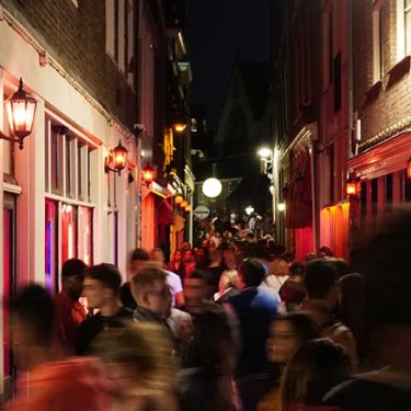 Мэр Амстердама предлагает вынести квартал красных фонарей за границы города