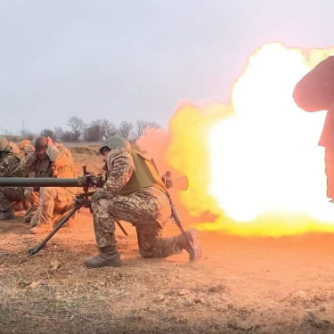 Бойцы 22 ОМБР стреляют по российским врагам