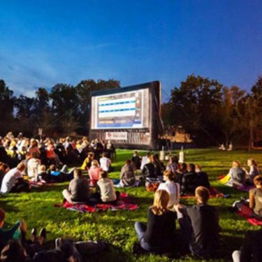 В Праге скоро начнет работать Kinobus – бесплатный кинотеатр под открытым небом