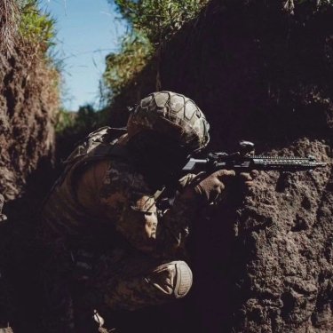 Бійці 57 ОБрМП на лінії фронту