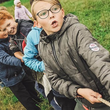 Украинцы в Чехии могут получить деньги на оплату участия ребенка в летних лагерях