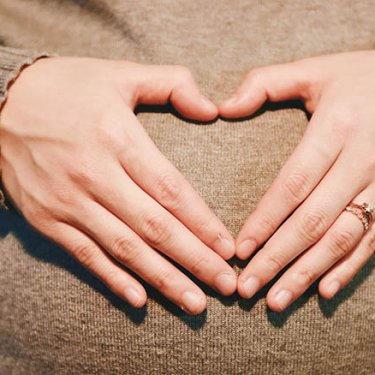 У Польщі видали довідник для вагітних з України