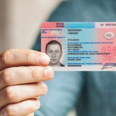 С 1 апреля украинцы смогут подавать документы на карту побыту в Польше
