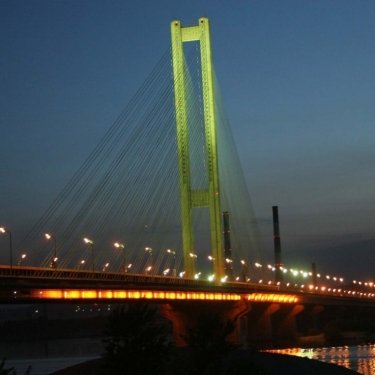 Міст через Дніпро у Києві