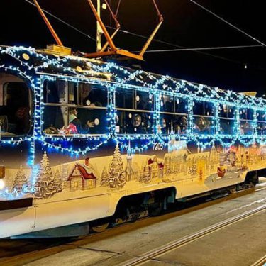 На улицы Праги снова выйдут рождественские трамваи
