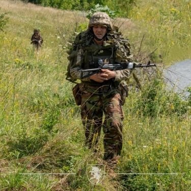 Бійці ЗСУ йдуть в атаку