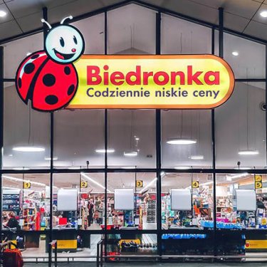Польский супермаркет снова раздает карты на 900 злотых для беженцев из Украины