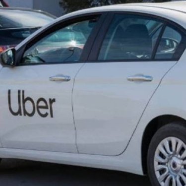 Из аэропорта Праги пассажиров будут возить такси Uber