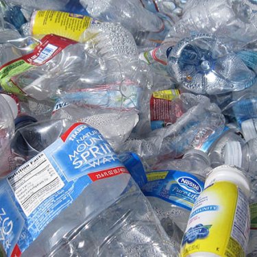 У Чехії скоро можна буде здавати пластикові пляшки та банки